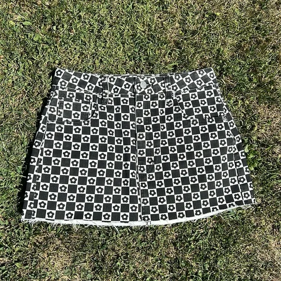 🌸🌵🌼 Pacsun | Floral Denim Skirt - Picture 2 of 4